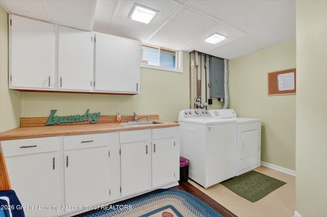 1005 W Geneva Drive, Dewitt, MI 48820