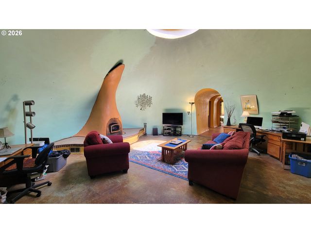 86131 CHEROKEE Dr, Eugene, OR 97402