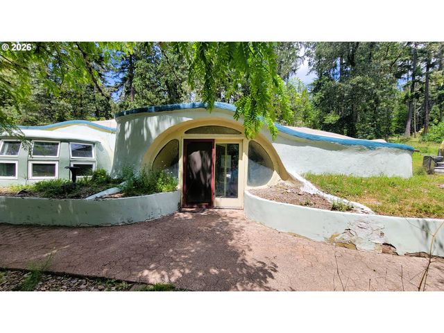 86131 CHEROKEE Dr, Eugene, OR 97402