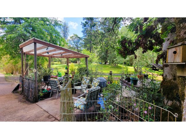 86131 CHEROKEE Dr, Eugene, OR 97402
