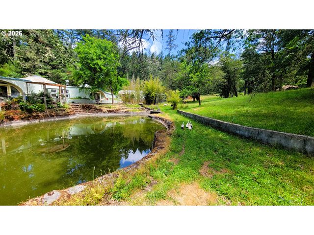 86131 CHEROKEE Dr, Eugene, OR 97402