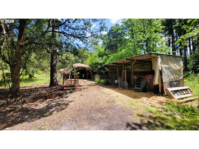86131 CHEROKEE Dr, Eugene, OR 97402