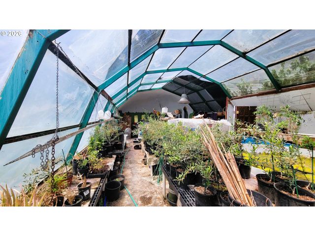 86131 CHEROKEE Dr, Eugene, OR 97402