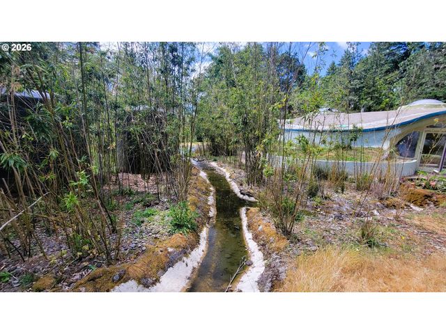 86131 CHEROKEE Dr, Eugene, OR 97402