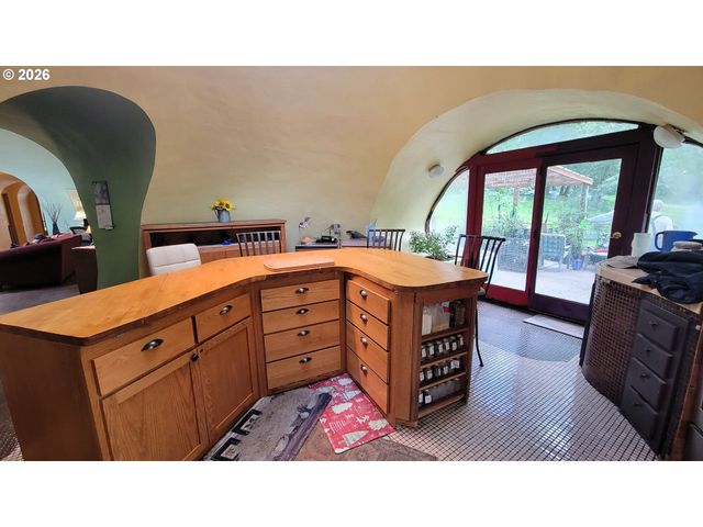 86131 CHEROKEE Dr, Eugene, OR 97402