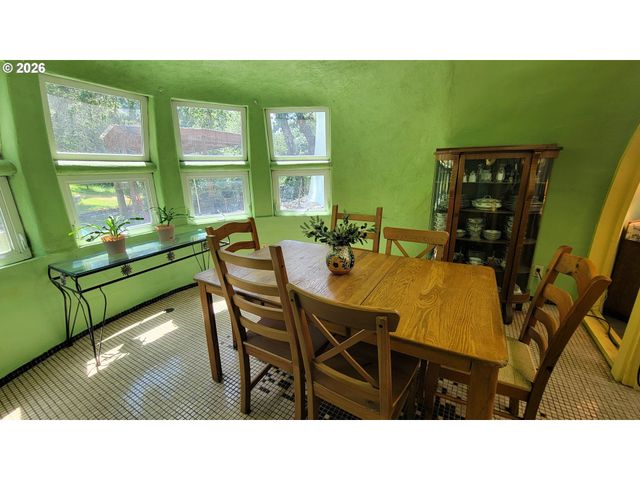 86131 CHEROKEE Dr, Eugene, OR 97402