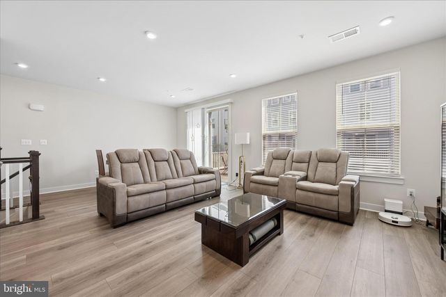 42587 PITLOCHRY TER, Sterling, VA 20166