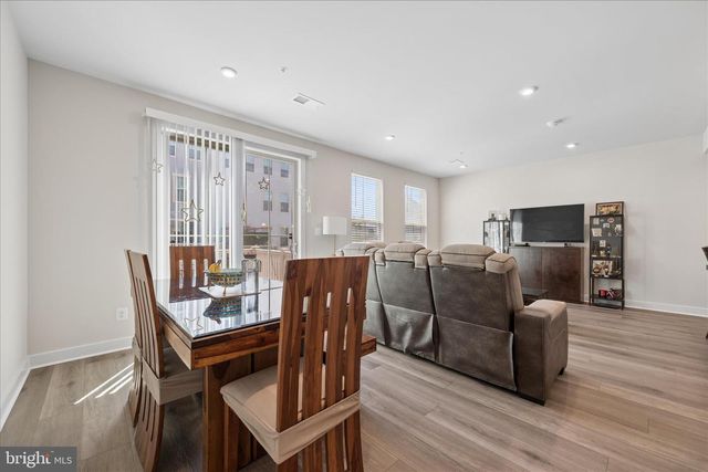 42587 PITLOCHRY TER, Sterling, VA 20166