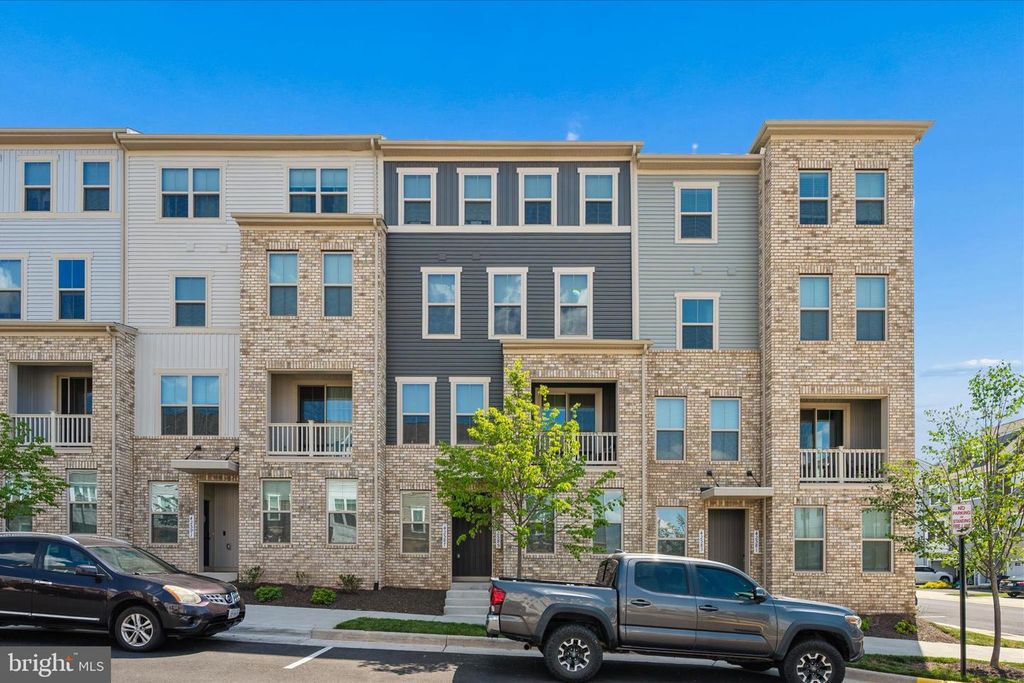 42587 PITLOCHRY TER, Sterling, VA 20166