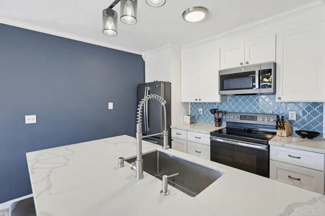 3211 Midway Drive 304, San Diego, CA 92110