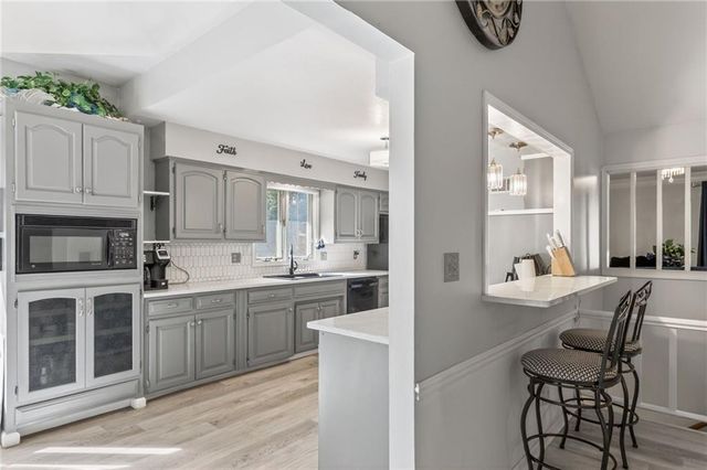 11301 E 71st Street, Raytown, MO 64133