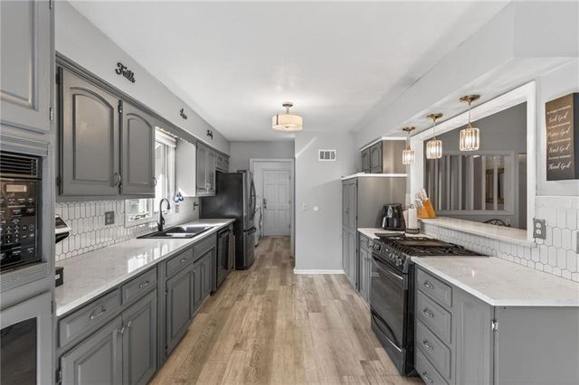 11301 E 71st Street, Raytown, MO 64133