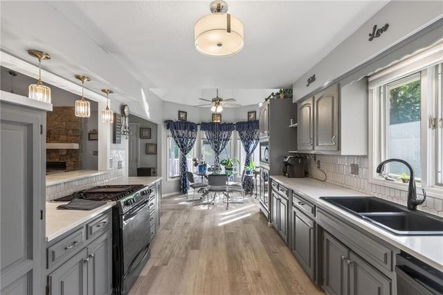 11301 E 71st Street, Raytown, MO 64133