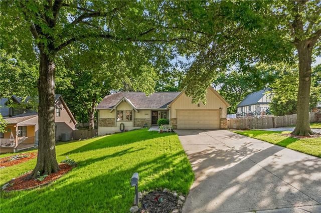 11301 E 71st Street, Raytown, MO 64133