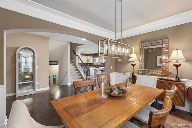 4960 W Stonegate Circle, Lake Orion, MI 48359