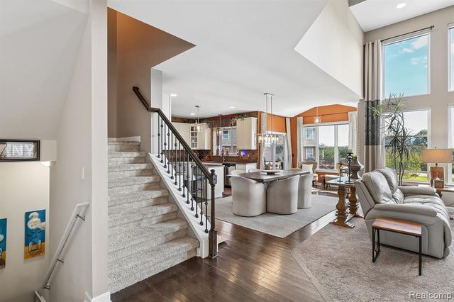 4960 W Stonegate Circle, Lake Orion, MI 48359
