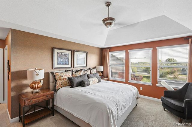 4960 W Stonegate Circle, Lake Orion, MI 48359