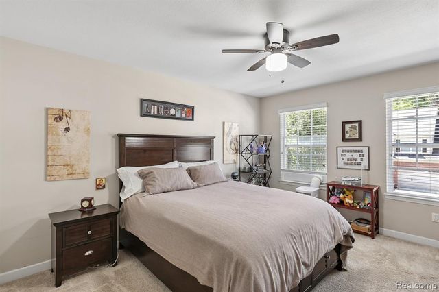 4960 W Stonegate Circle, Lake Orion, MI 48359