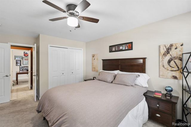 4960 W Stonegate Circle, Lake Orion, MI 48359