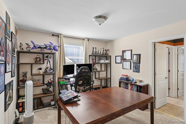 4960 W Stonegate Circle, Lake Orion, MI 48359