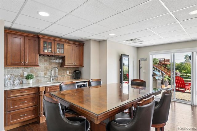 4960 W Stonegate Circle, Lake Orion, MI 48359