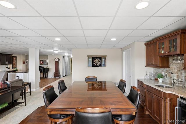 4960 W Stonegate Circle, Lake Orion, MI 48359