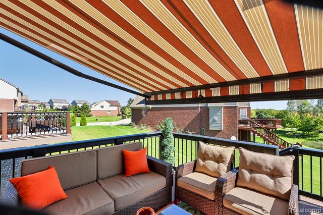 4960 W Stonegate Circle, Lake Orion, MI 48359