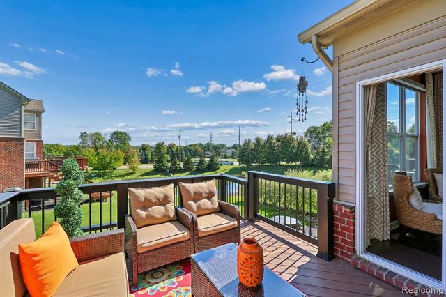 4960 W Stonegate Circle, Lake Orion, MI 48359