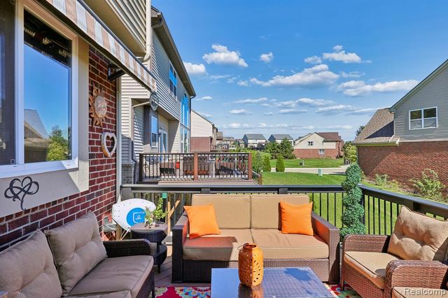 4960 W Stonegate Circle, Lake Orion, MI 48359