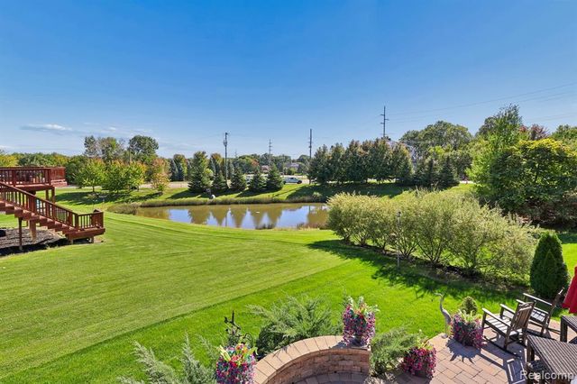 4960 W Stonegate Circle, Lake Orion, MI 48359