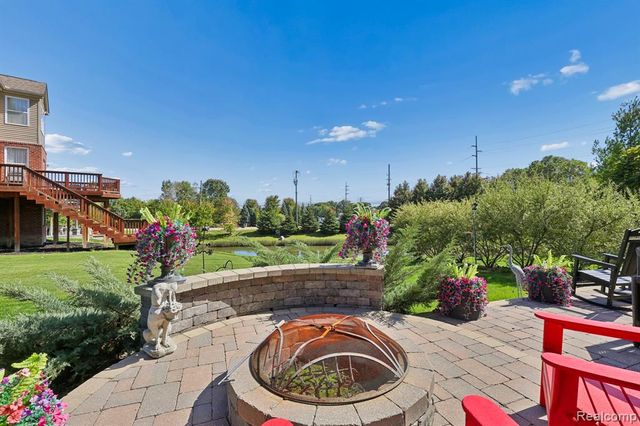4960 W Stonegate Circle, Lake Orion, MI 48359
