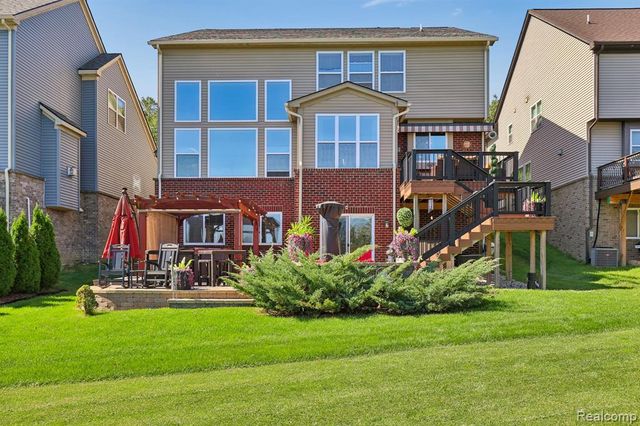 4960 W Stonegate Circle, Lake Orion, MI 48359