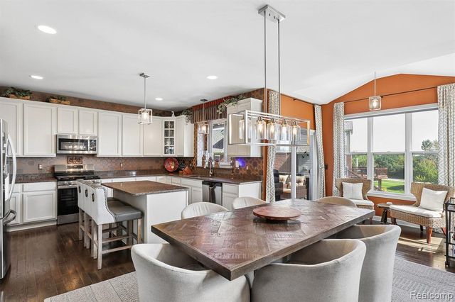 4960 W Stonegate Circle, Lake Orion, MI 48359