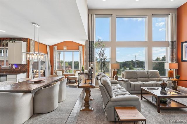 4960 W Stonegate Circle, Lake Orion, MI 48359