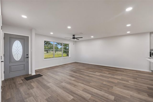 139 Owl Creek RD, La Grange, TX 78960