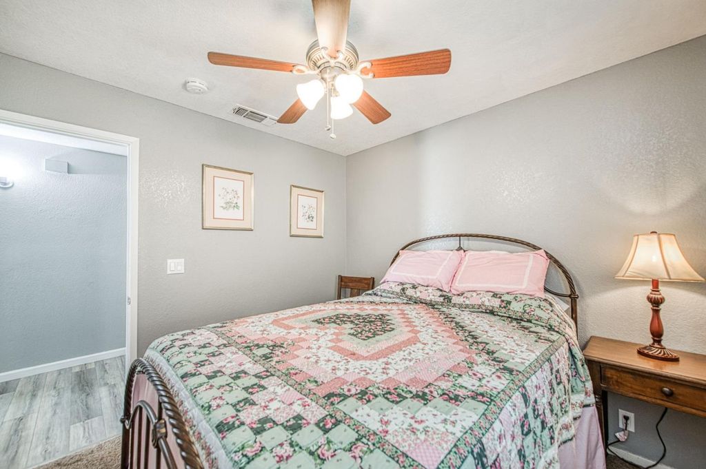 Image 16 of property listing at 127 5th Street, Clovis, CA 93612