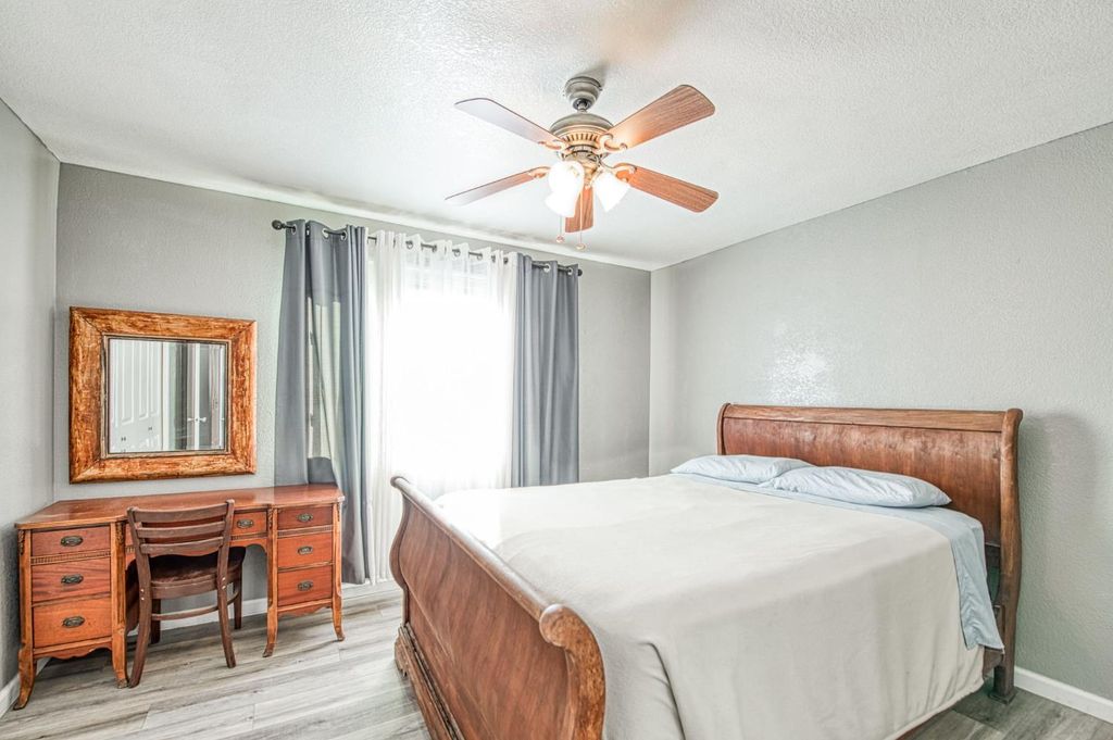 Image 19 of property listing at 127 5th Street, Clovis, CA 93612