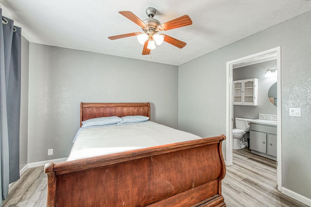 Image 20 of property listing at 127 5th Street, Clovis, CA 93612