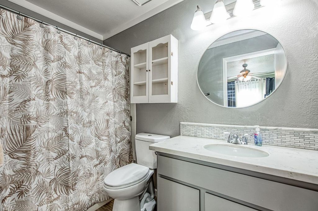 Image 21 of property listing at 127 5th Street, Clovis, CA 93612