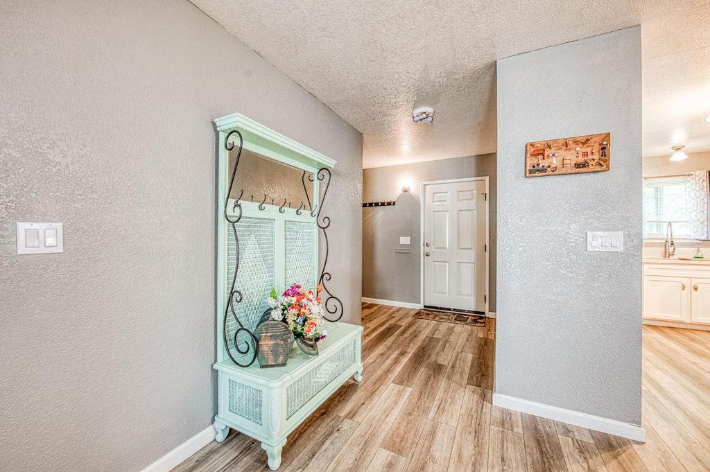 Image 3 of property listing at 127 5th Street, Clovis, CA 93612