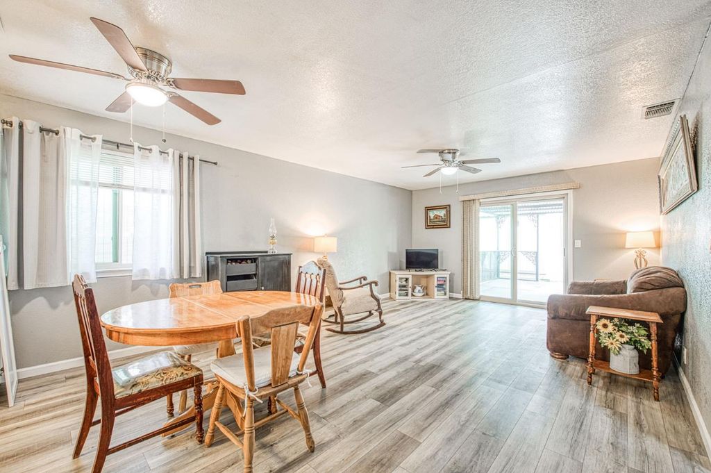 Image 4 of property listing at 127 5th Street, Clovis, CA 93612