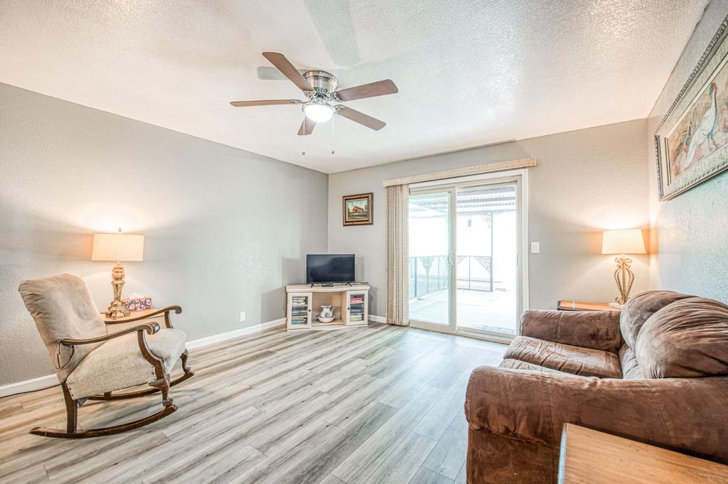 Image 5 of property listing at 127 5th Street, Clovis, CA 93612