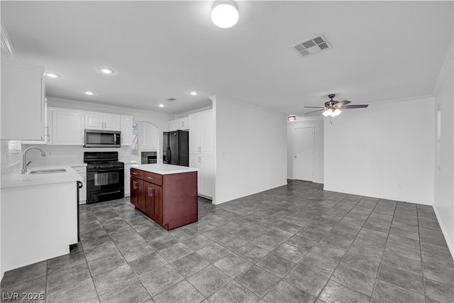 8915 Sandy Slate Way, Las Vegas, NV 89123