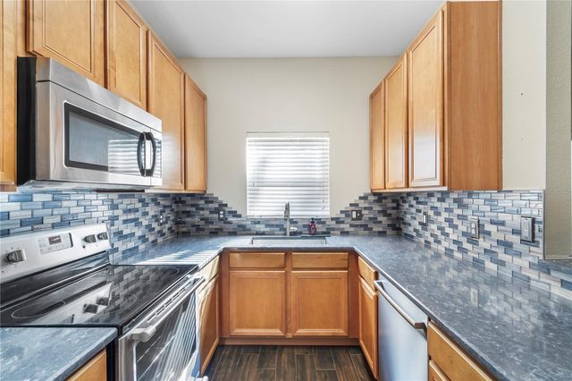 2020 RETREAT VIEW CIRCLE, Sanford, FL 32771