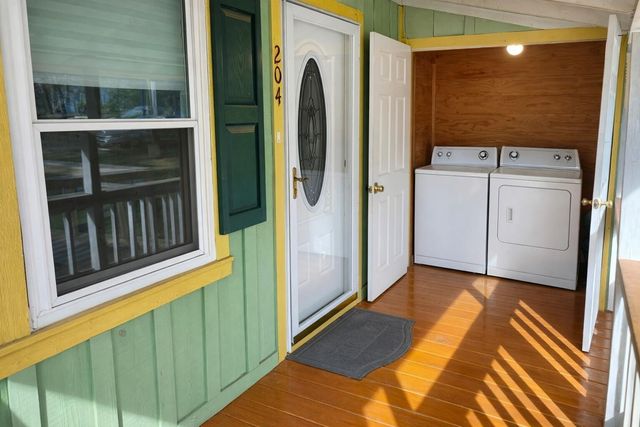 204 Lakeview Drive, Onalaska, TX 77360