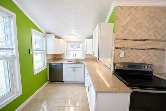 204 Lakeview Drive, Onalaska, TX 77360