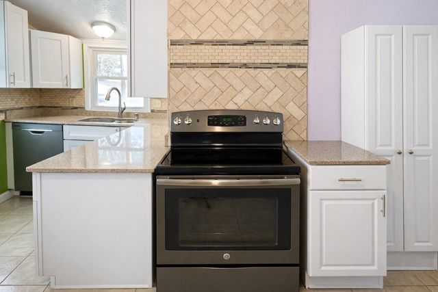 204 Lakeview Drive, Onalaska, TX 77360