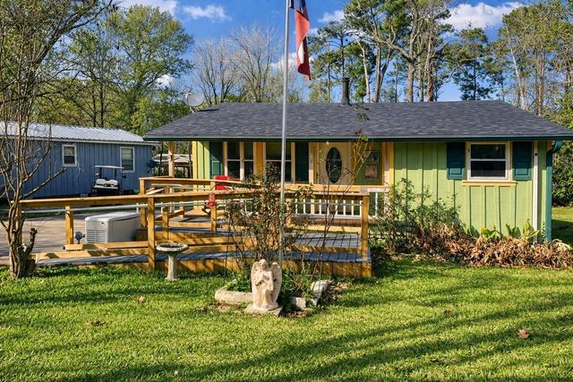 204 Lakeview Drive, Onalaska, TX 77360