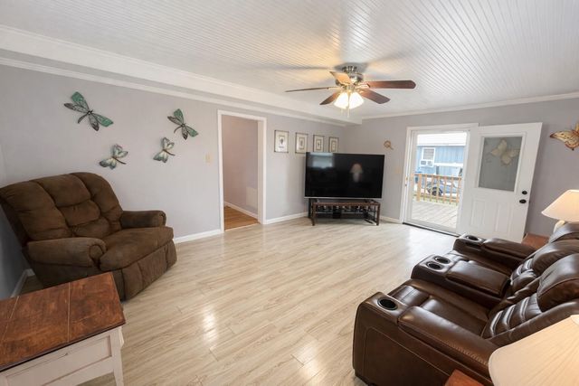 204 Lakeview Drive, Onalaska, TX 77360