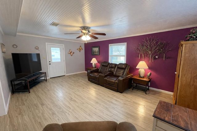 204 Lakeview Drive, Onalaska, TX 77360